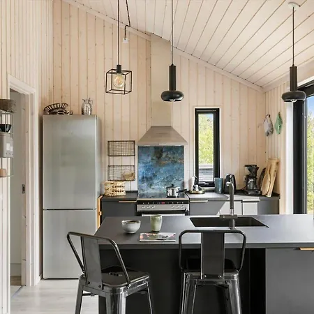 6835-allinge-gronnedalsvej-19-b Semesterbostad